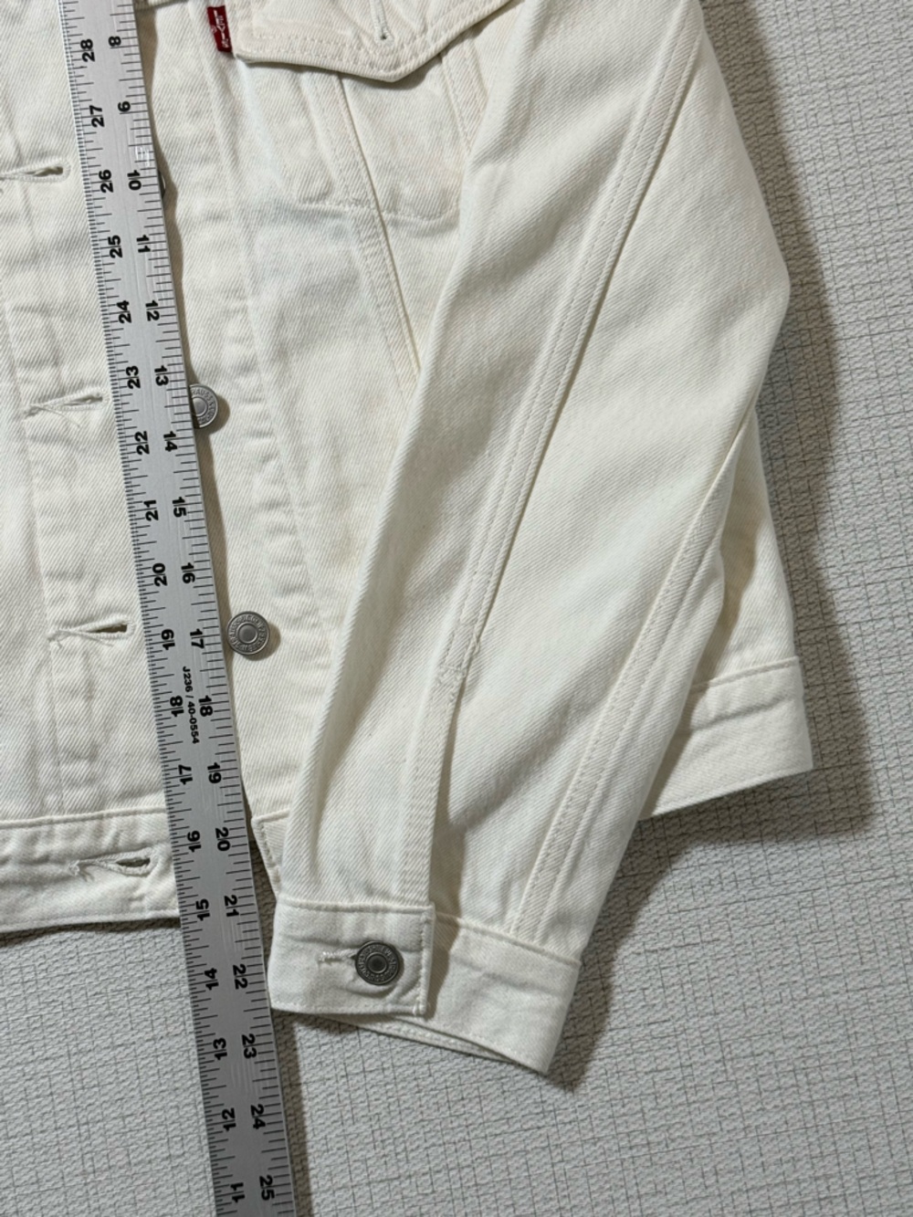 Levi's Women's Cream Denim Trucker Jacket - Picture 8 of 10